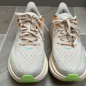 HOKA Clifton 9 size women’s 9 regular